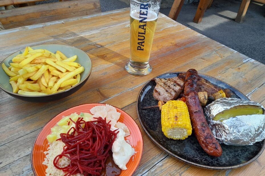 Barbecue au bar Bärmooshütte, Maria Alm