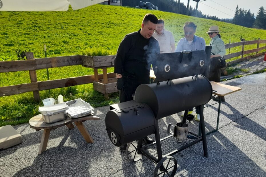 Barbecue au bar Bärmooshütte, Maria Alm